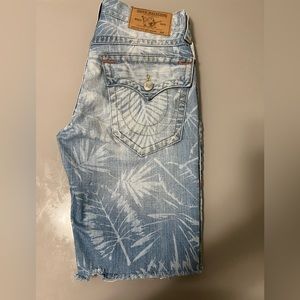 True religion men’s cut off jeans short. Waist 31